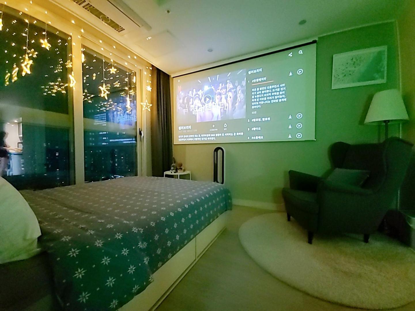 Apartment Secret - 고층호수공원뷰,나만의영화관,미사역2분,120인치스크린,넷플,디즈니플러스,장기숙박추천 Hanam