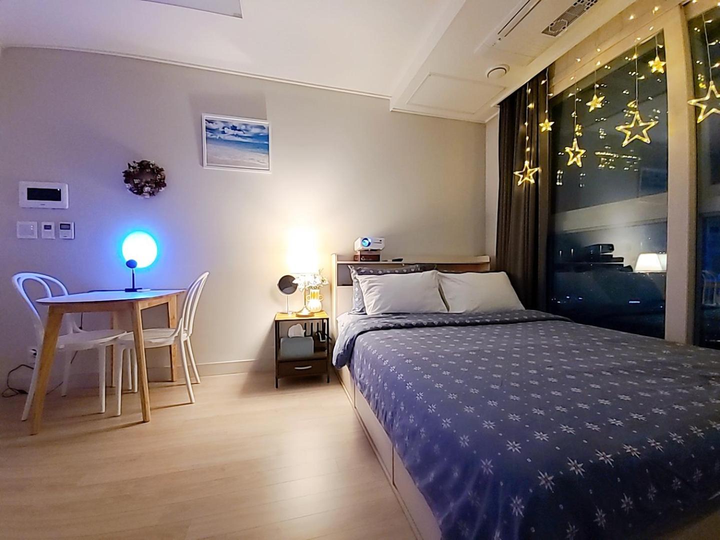Apartment Secret - 고층호수공원뷰,나만의영화관,미사역2분,120인치스크린,넷플,디즈니플러스,장기숙박추천 *