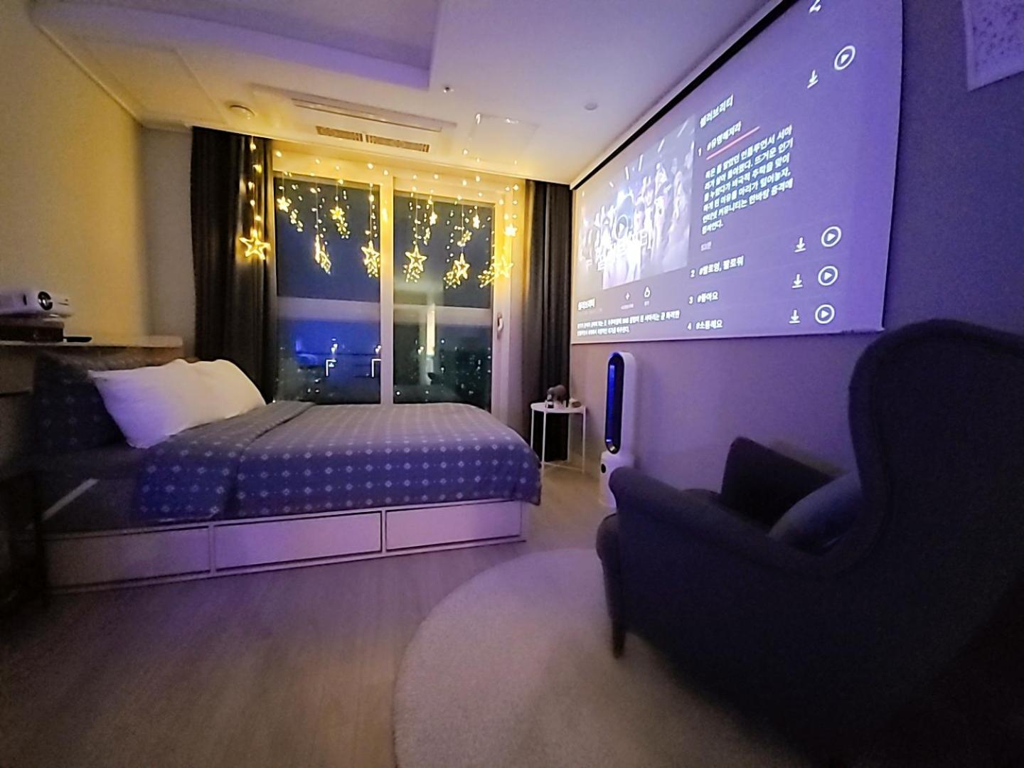 Apartment Secret - 고층호수공원뷰,나만의영화관,미사역2분,120인치스크린,넷플,디즈니플러스,장기숙박추천 *